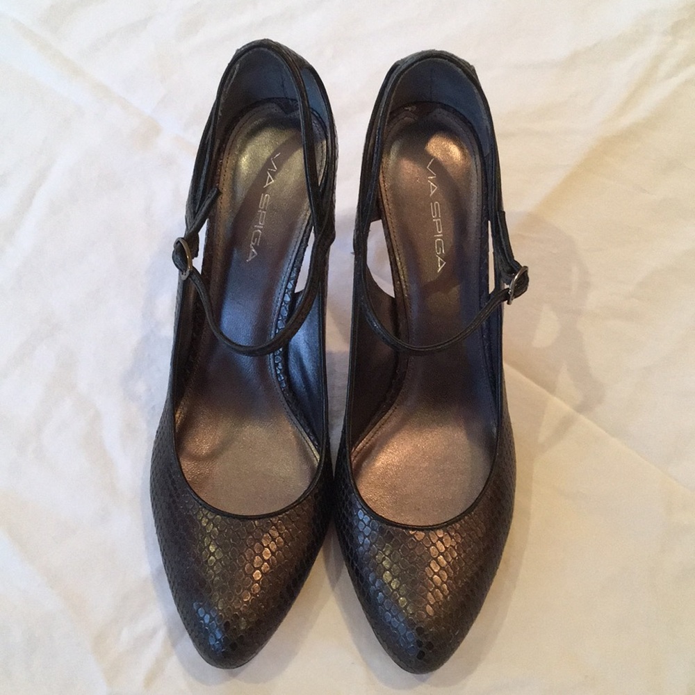 Via Spiga Heels with Stripe 11 M  3-1/2” Heels